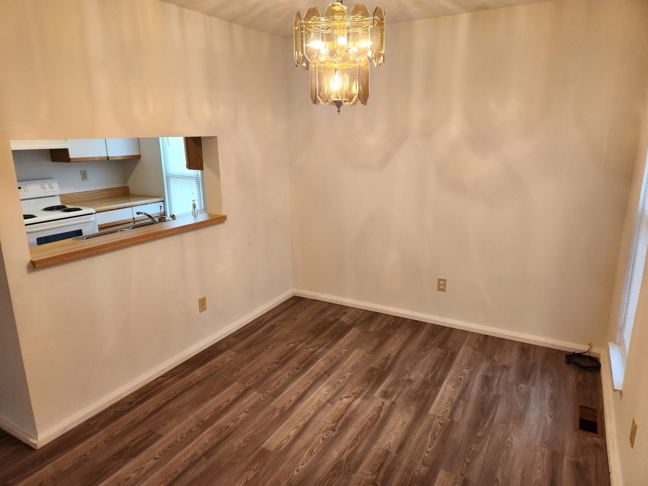 944 Ravine Dr - Photo 4 of 16