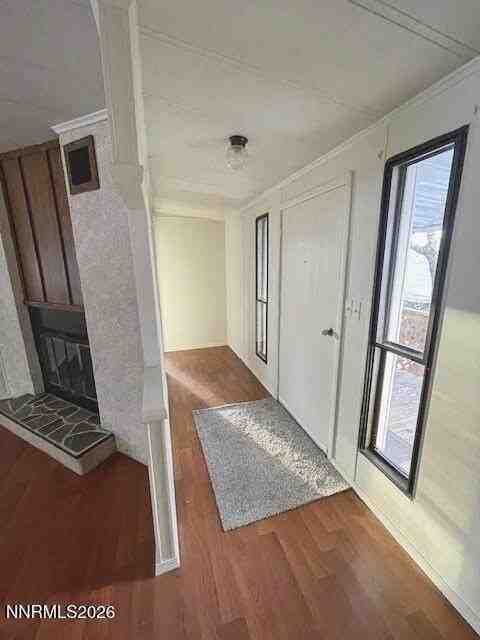 1093 Fleetwood Ave - Photo 2 of 14