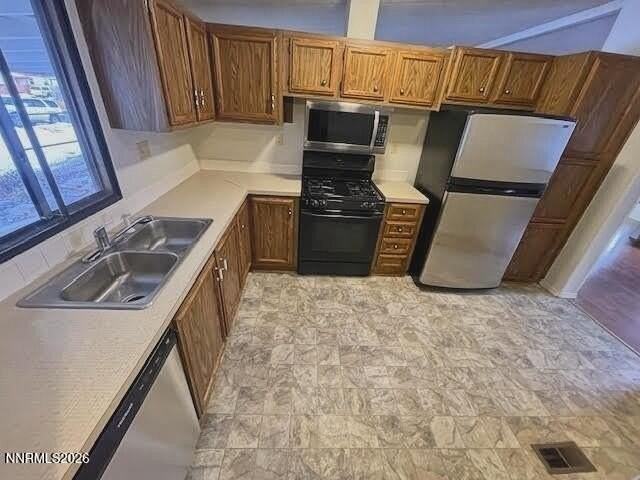 1093 Fleetwood Ave - Photo 4 of 14