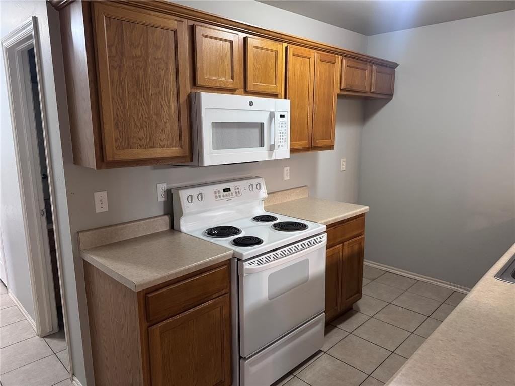 2525 W Oklahoma Ave - Photo 4 of 15