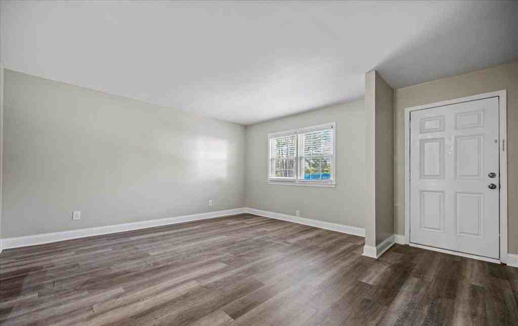 731 Coventry LaneUnit D #D - Photo 2 of 10