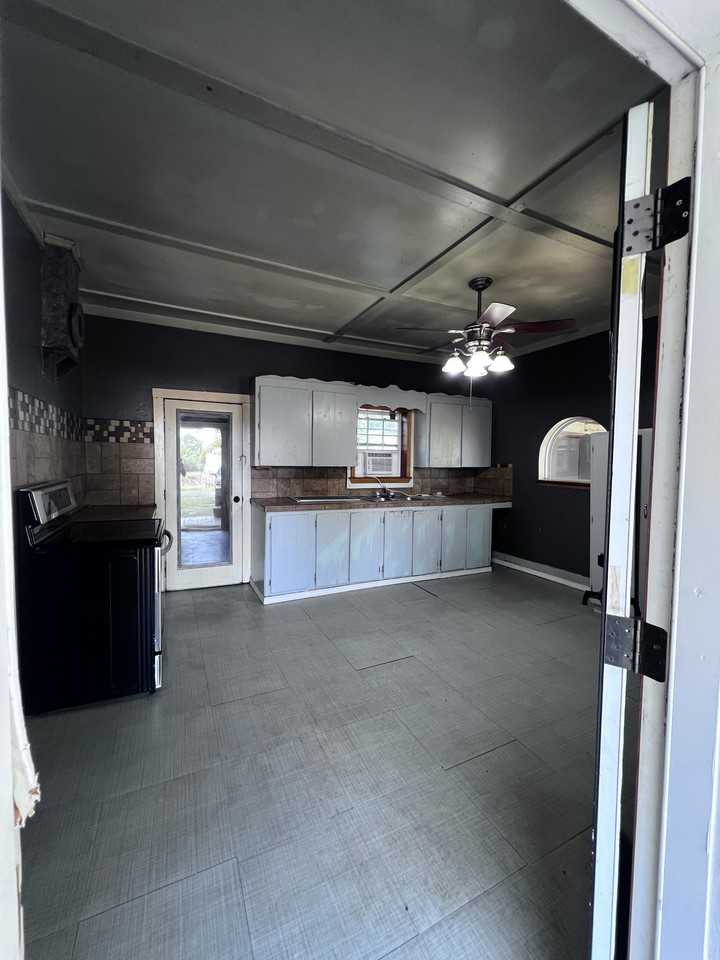 1204 E Academy St #1 - Photo 2 of 12