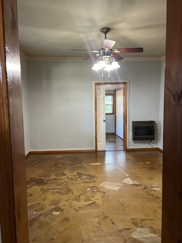 1204 E Academy St #1 - Photo 4 of 12