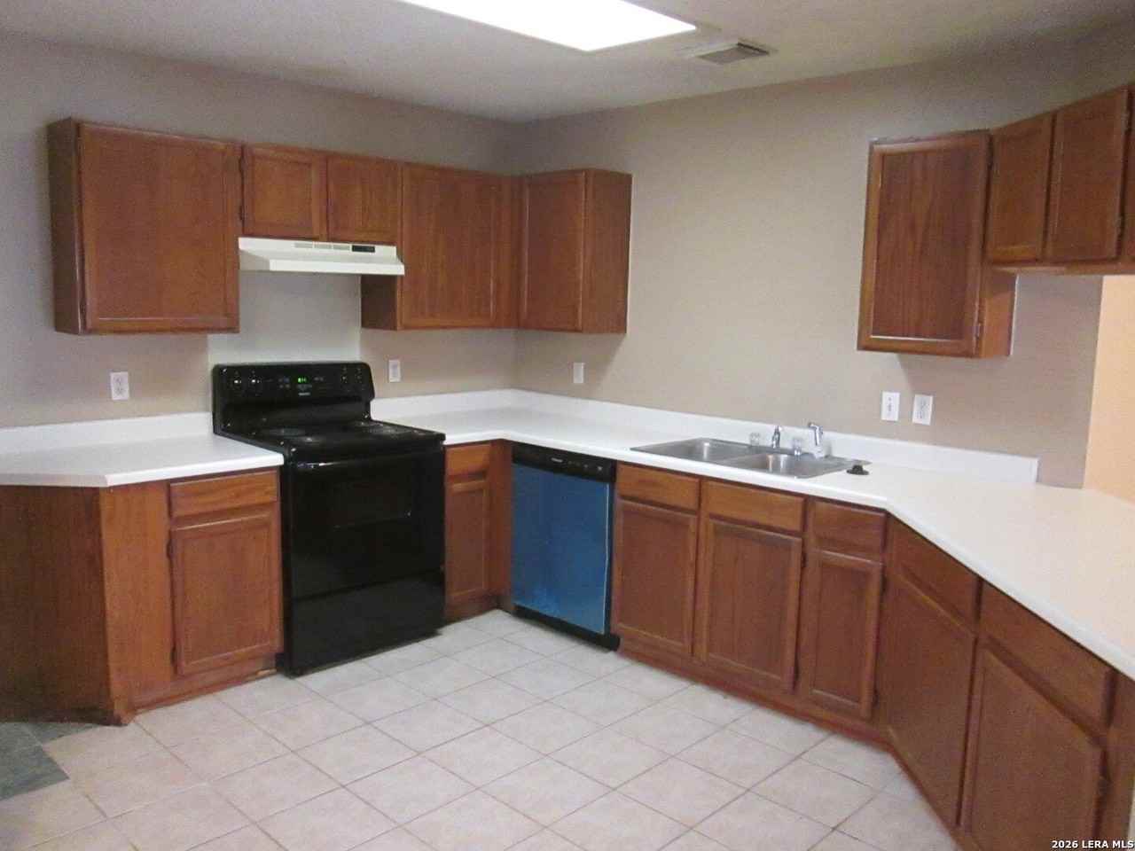 1827 Leander - Photo 7 of 20