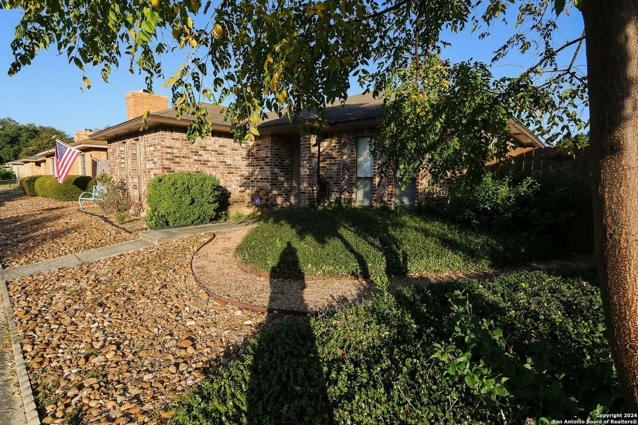 153 Meadowland - Photo 2 of 22