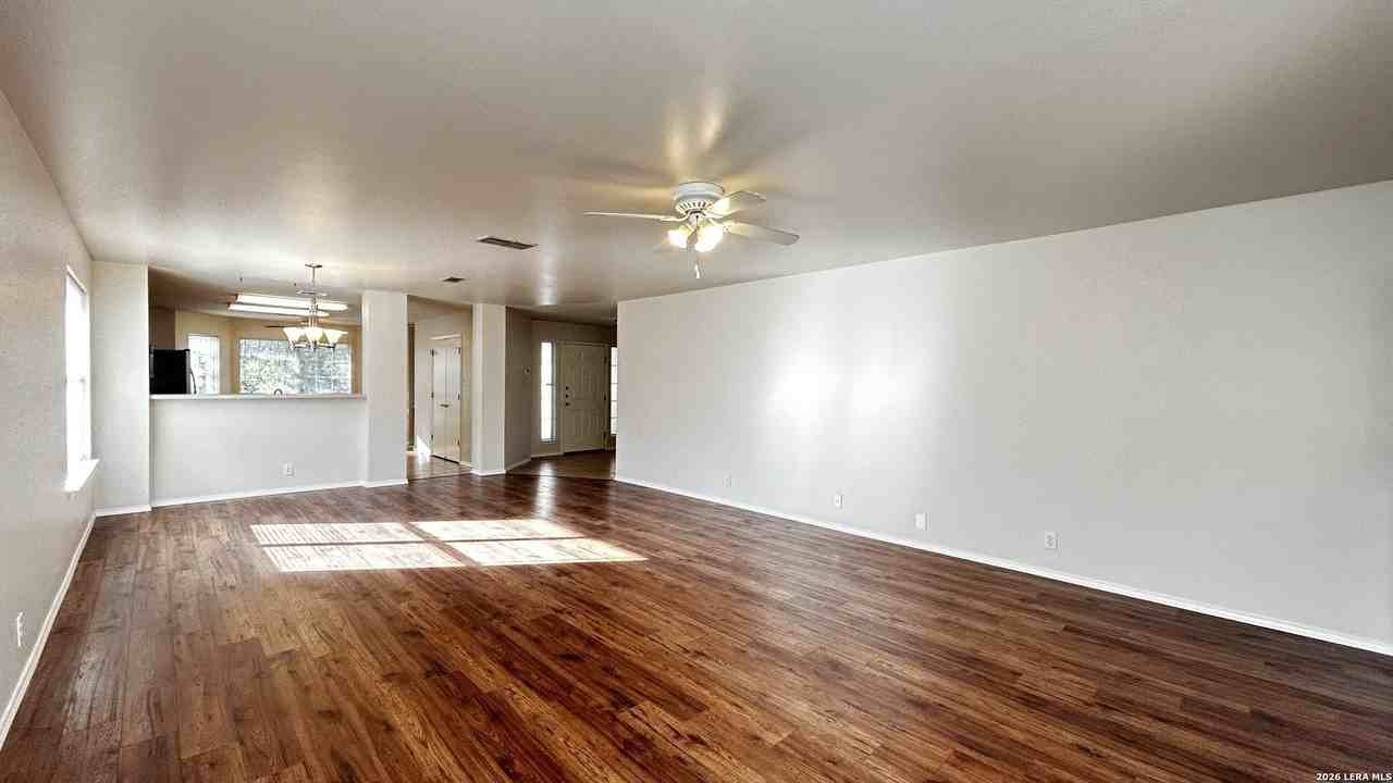 926 Cougar Country - Photo 5 of 30