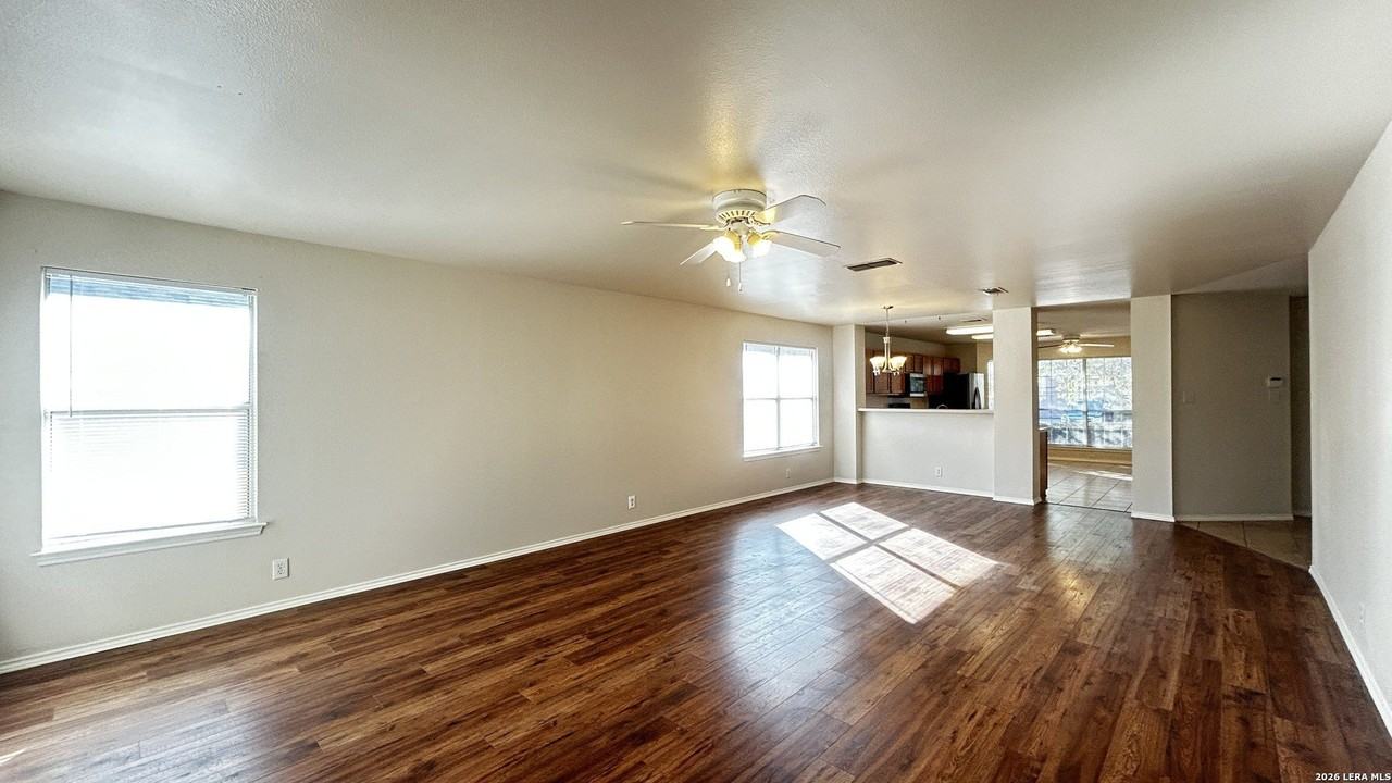 926 Cougar Country - Photo 6 of 30