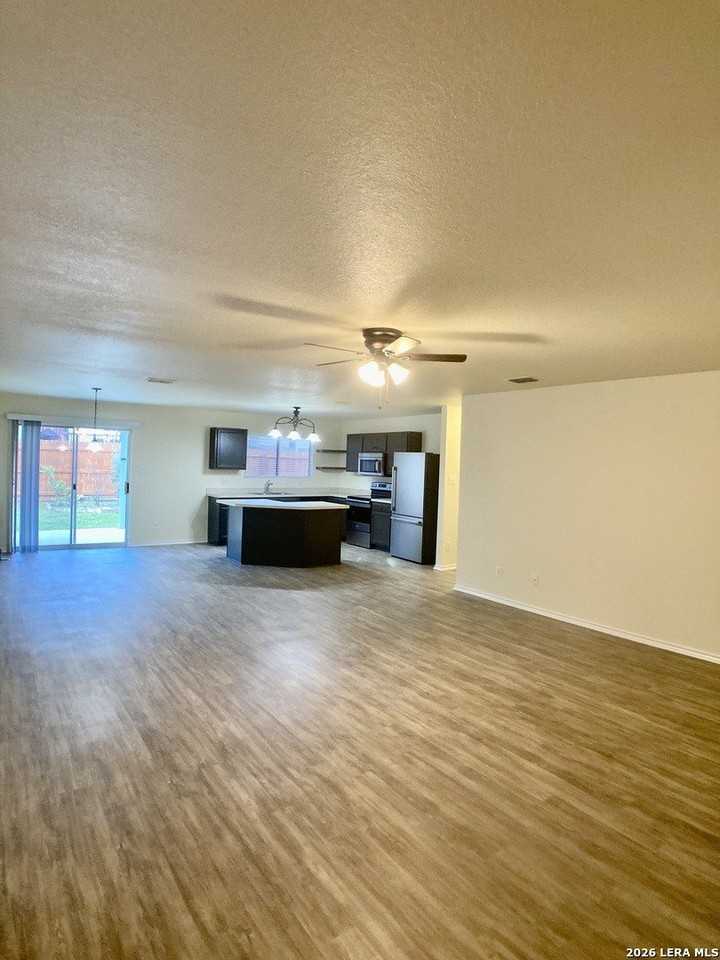 416 Hinge Fls - Photo 4 of 8