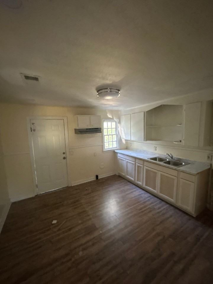 421 Fielding Ave #1 - Photo 3 of 9