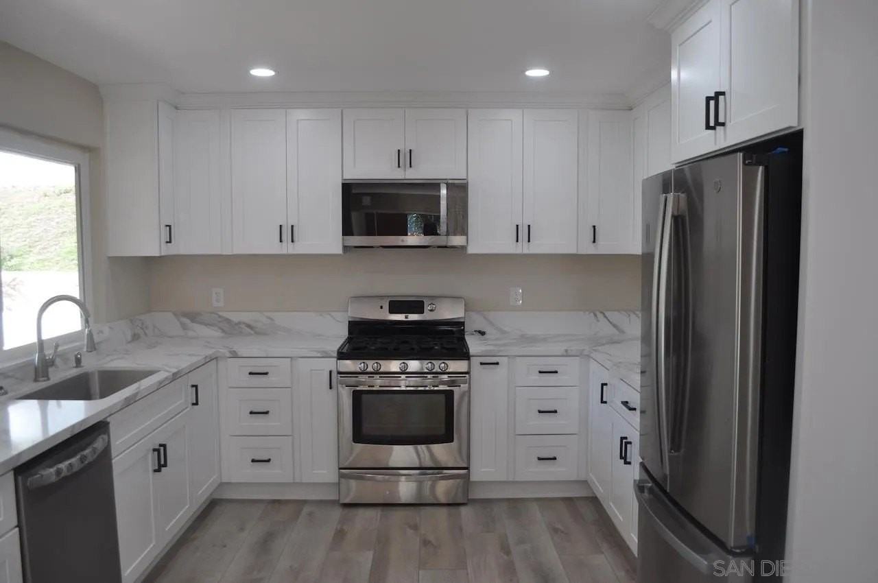 4121 Conrad Dr - Photo 2 of 26