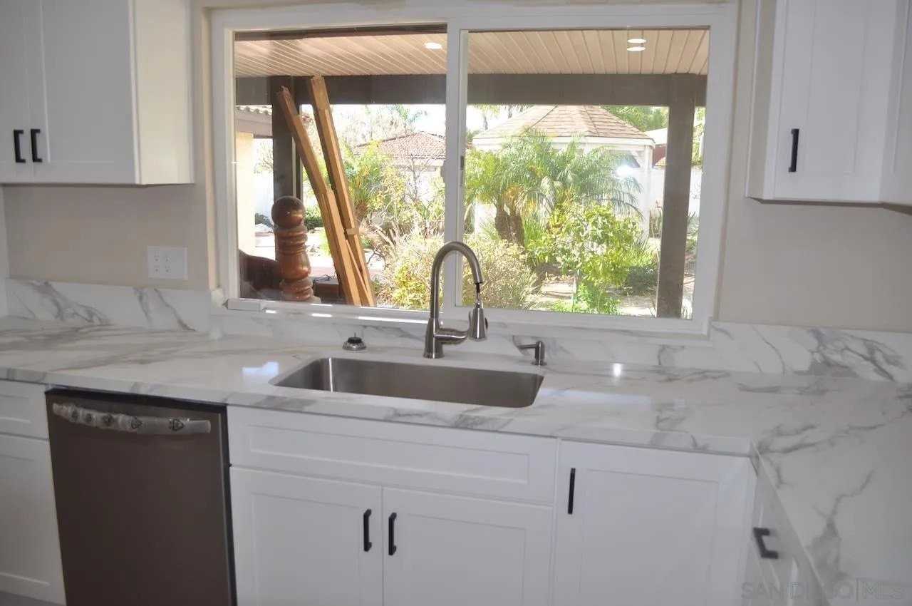 4121 Conrad Dr - Photo 3 of 26