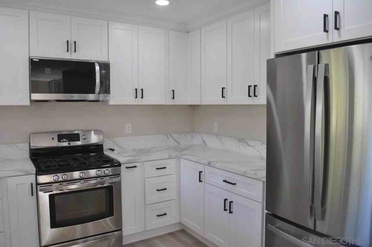 4121 Conrad Dr - Photo 5 of 26