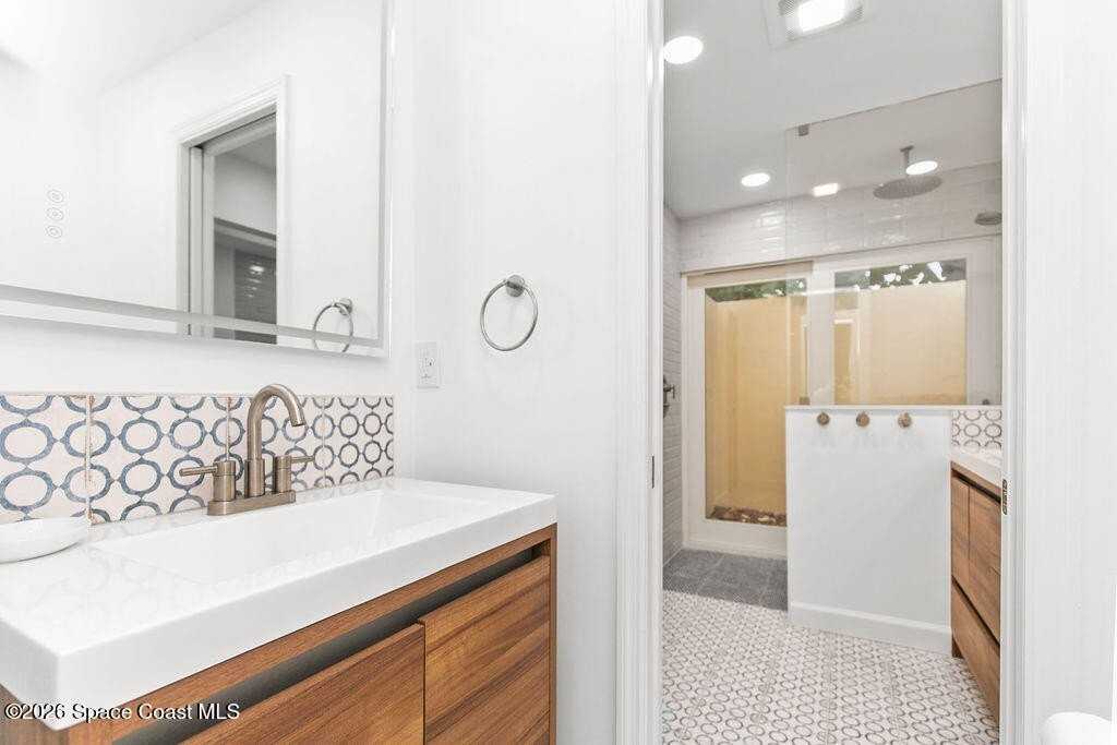 302 W Osceola Ln - Photo 6 of 28