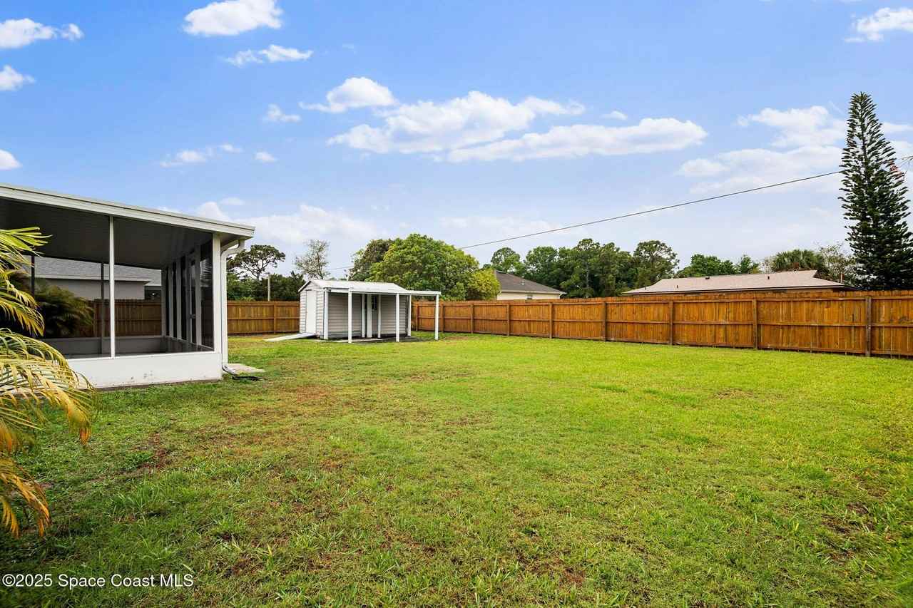 314 Comet Ave Se - Photo 2 of 21