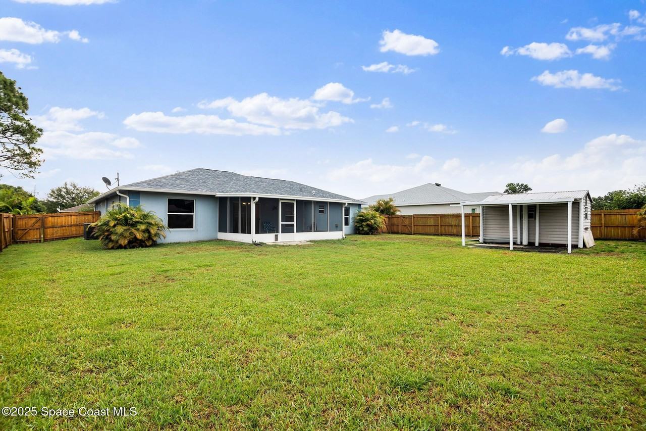 314 Comet Ave Se - Photo 3 of 21