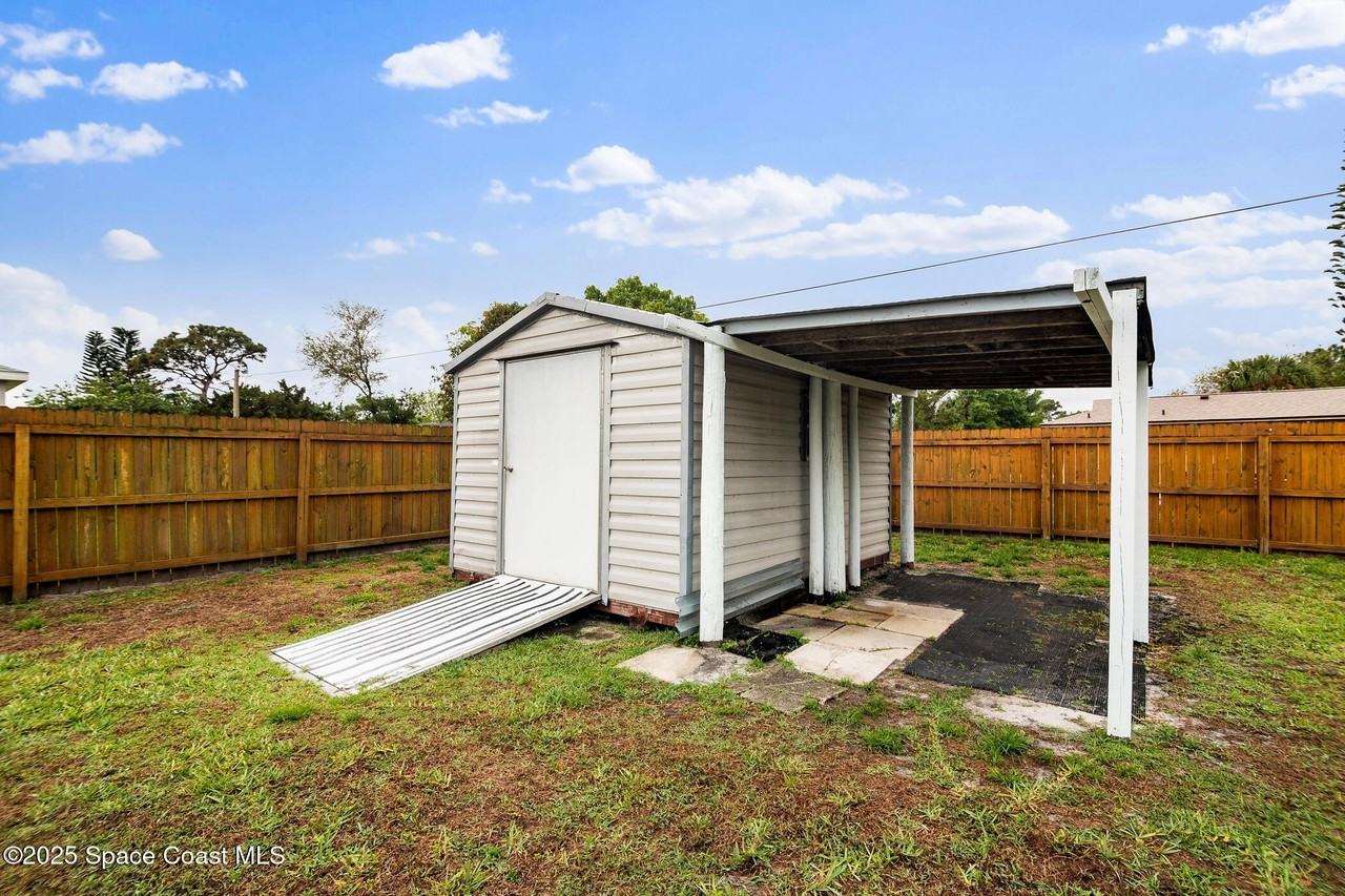 314 Comet Ave Se - Photo 4 of 21