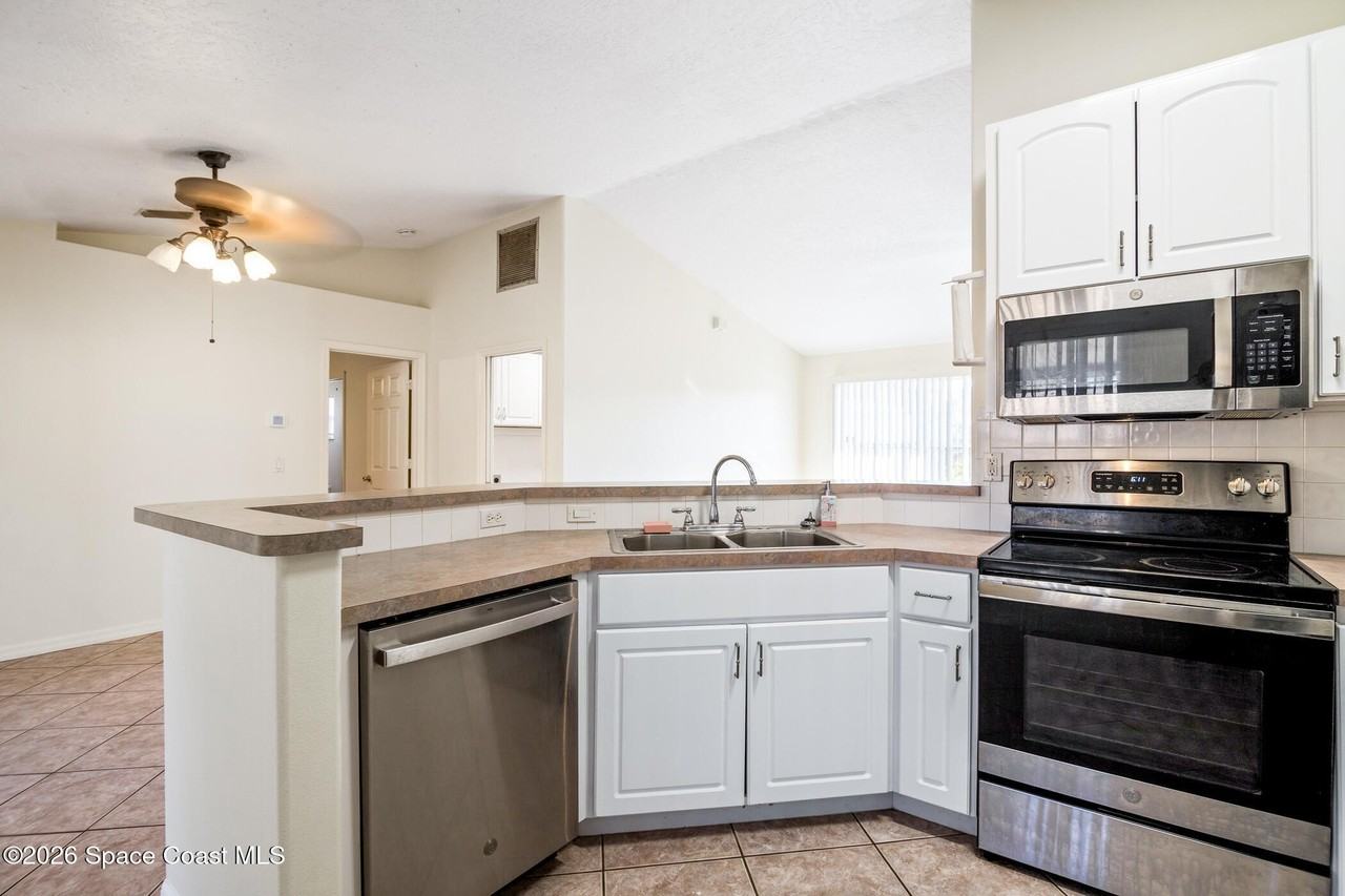 314 Comet Ave Se - Photo 5 of 21