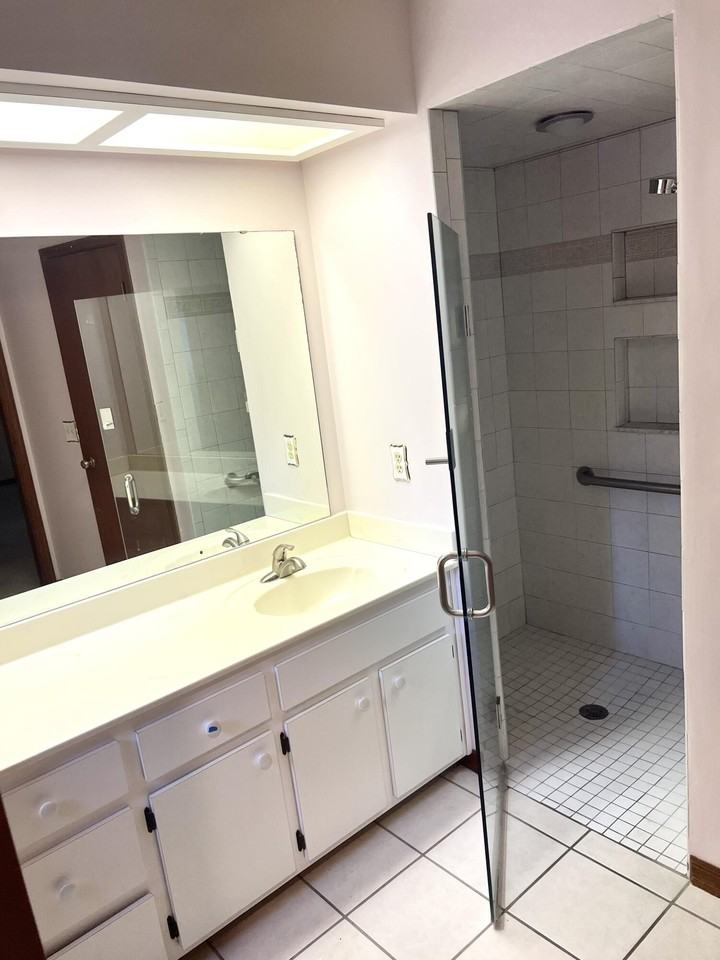 2239 Woodlawn Cir - Photo 7 of 11