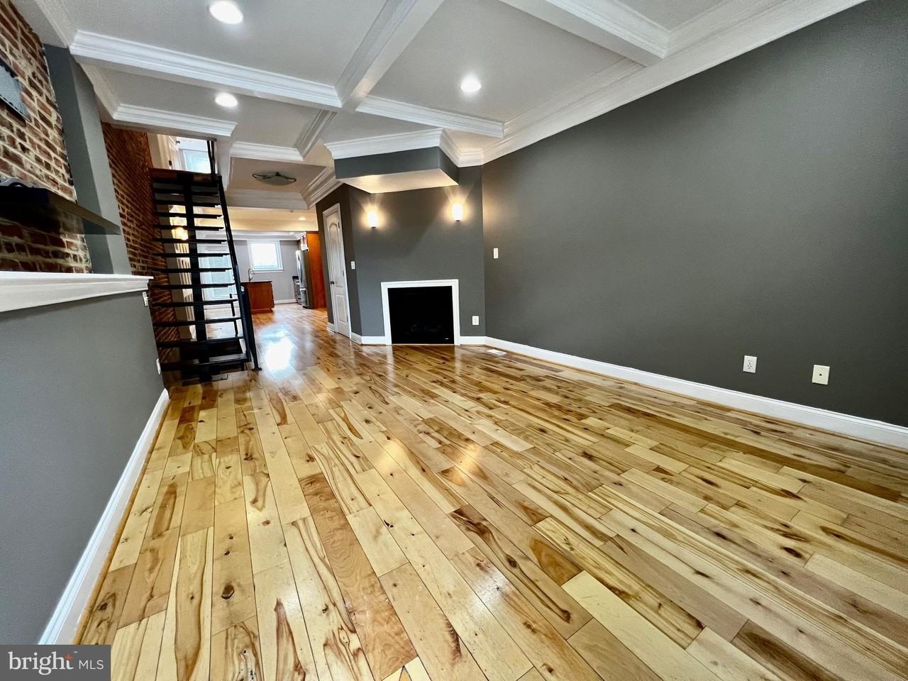 904 Grundy St - Photo 2 of 31