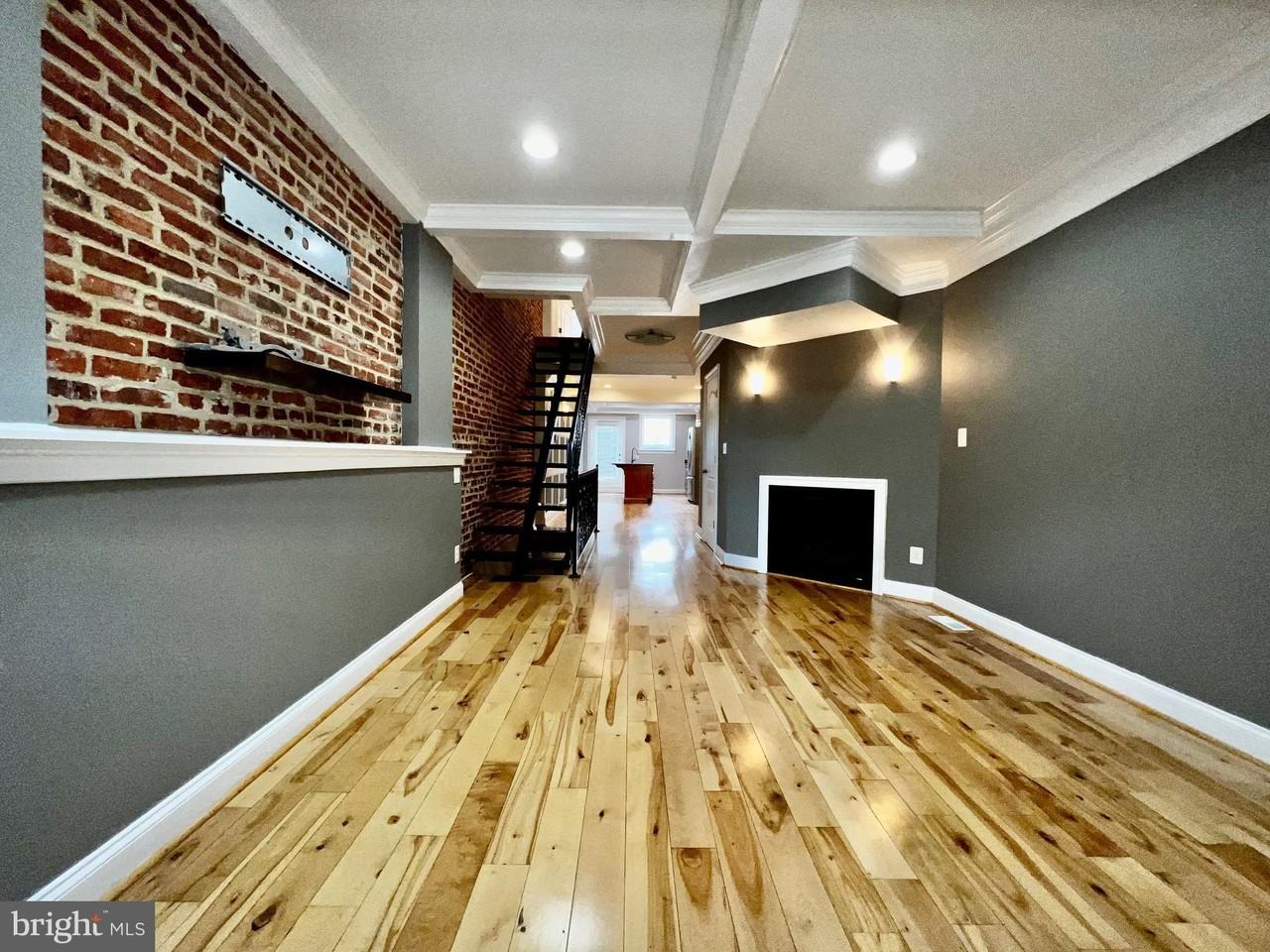 904 Grundy St - Photo 3 of 31