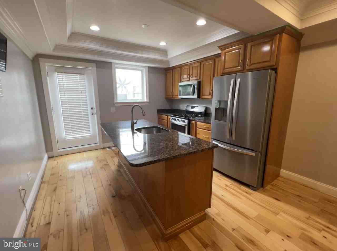 904 Grundy St - Photo 6 of 31