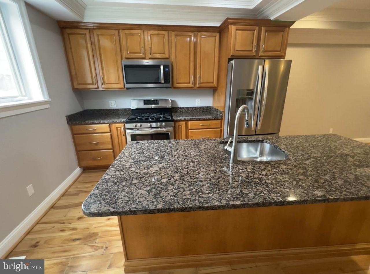 904 Grundy St - Photo 7 of 31