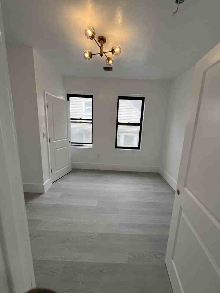 22A Crawford St #2 - Photo 3 of 11