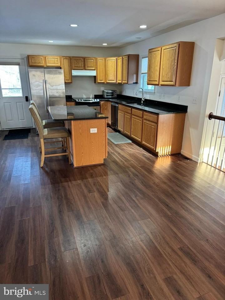 615 Chatsworth Rd - Photo 3 of 9