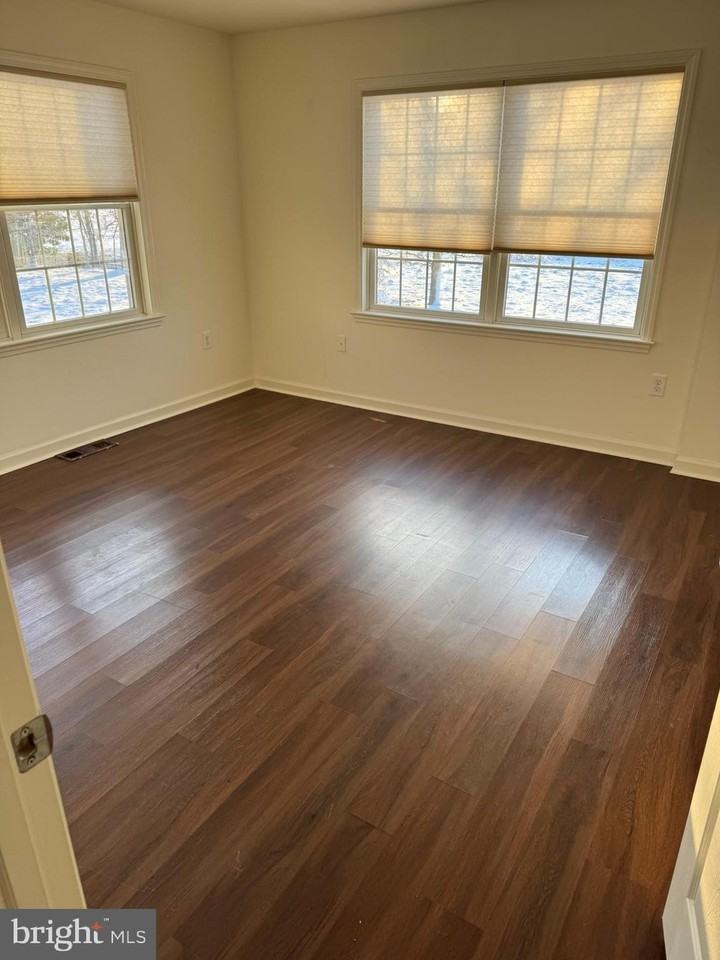 615 Chatsworth Rd - Photo 5 of 9