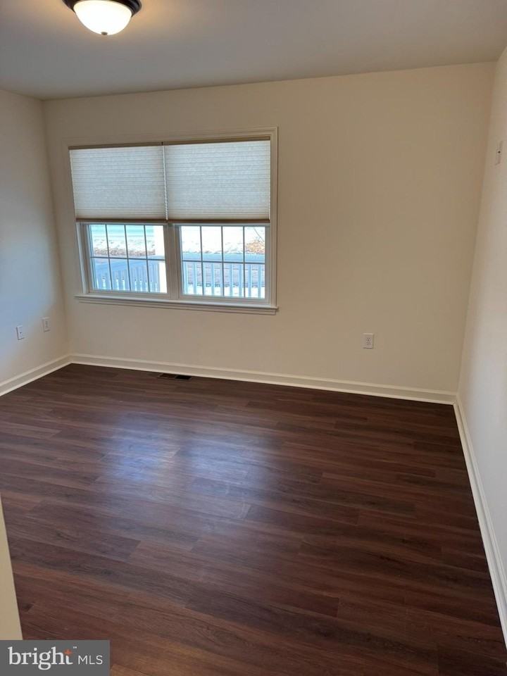 615 Chatsworth Rd - Photo 6 of 9