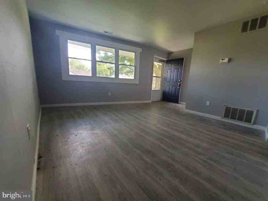 110 Lemmon Ave - Photo 4 of 15