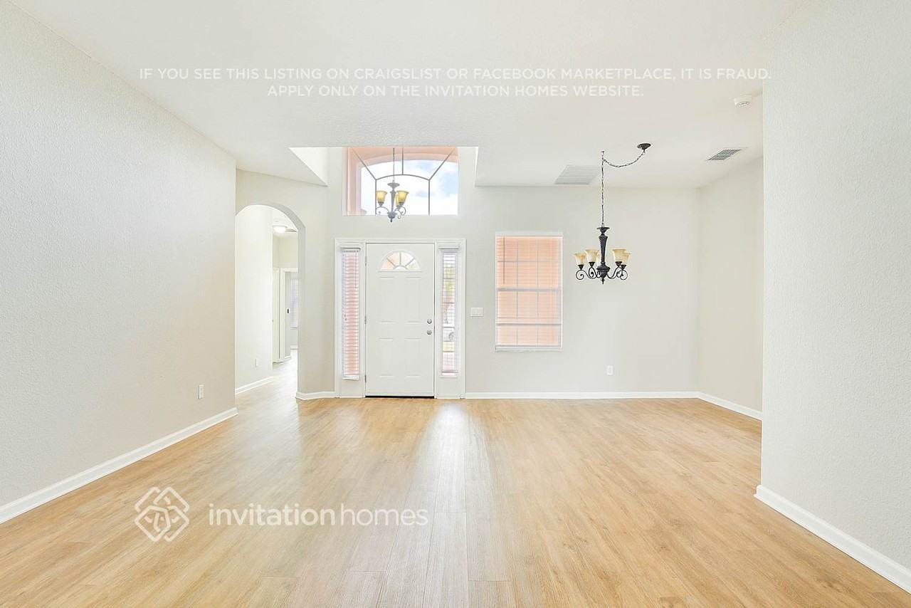 2920 Willow Creek Ln - Photo 4 of 29