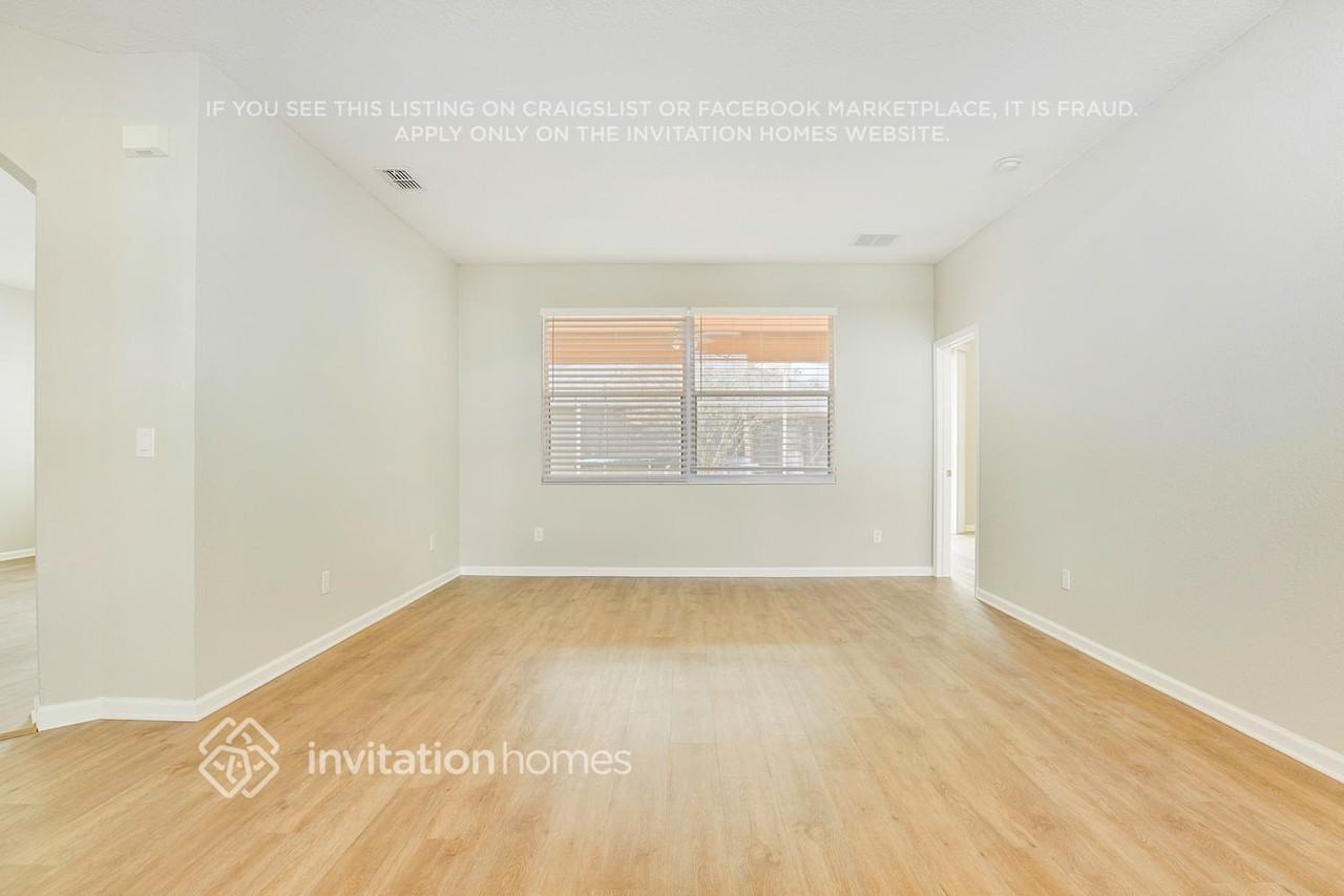 2920 Willow Creek Ln - Photo 5 of 29