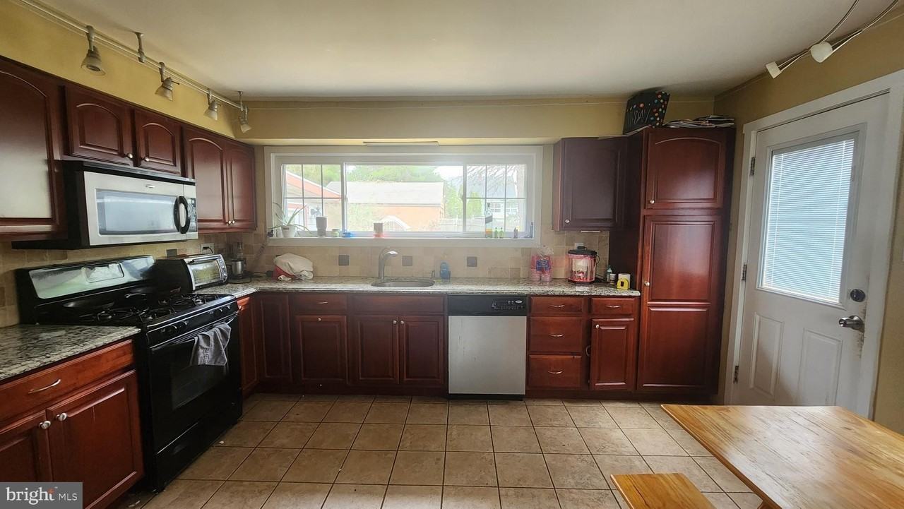 804 Carpenter St - Photo 3 of 16