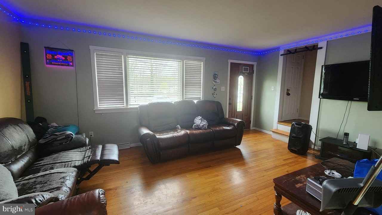 804 Carpenter St - Photo 5 of 16