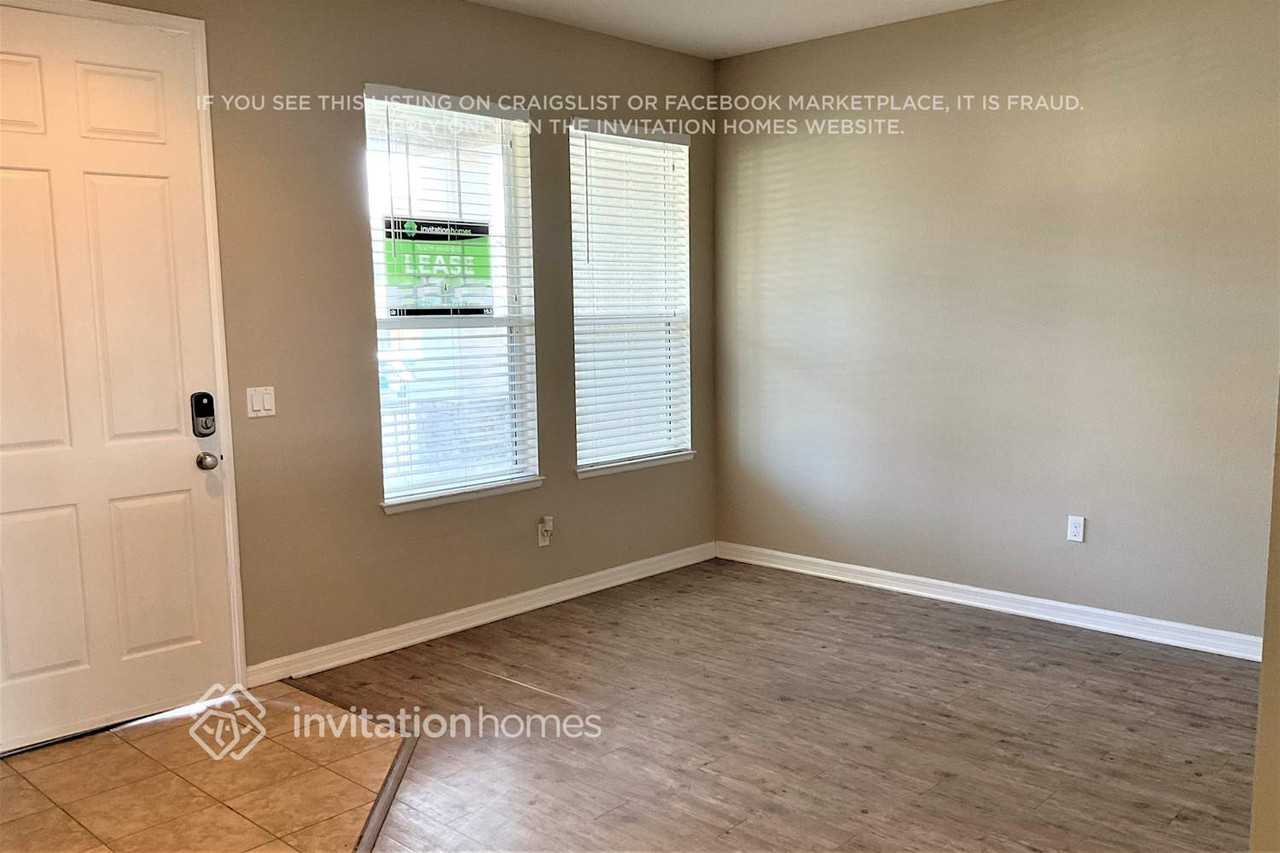 742 Woods Landing Dr - Photo 2 of 13