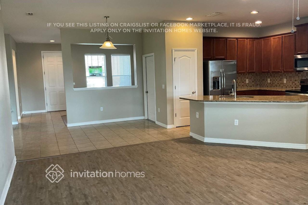 742 Woods Landing Dr - Photo 3 of 13