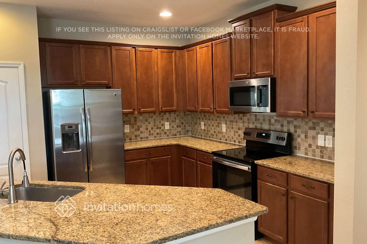 742 Woods Landing Dr - Photo 4 of 13