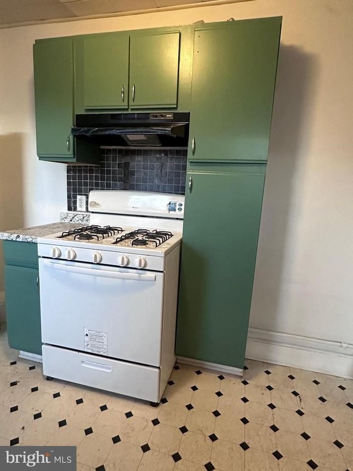 17 E Walnut St Apt 3 #3 - Photo 3 of 17