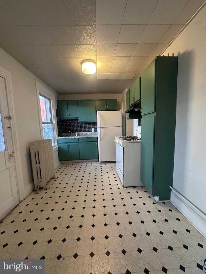 17 E Walnut St Apt 3 #3 - Photo 4 of 17