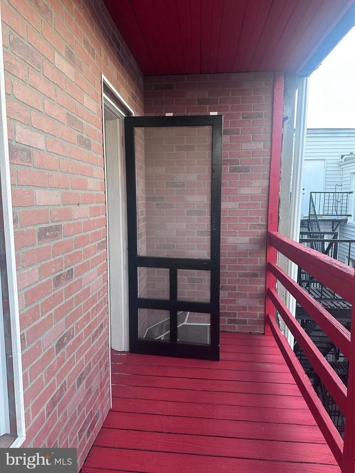 17 E Walnut St Apt 3 #3 - Photo 5 of 17