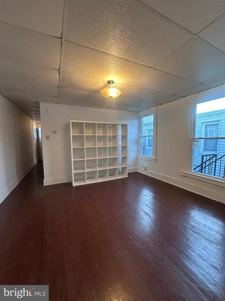 17 E Walnut St Apt 3 #3 - Photo 6 of 17