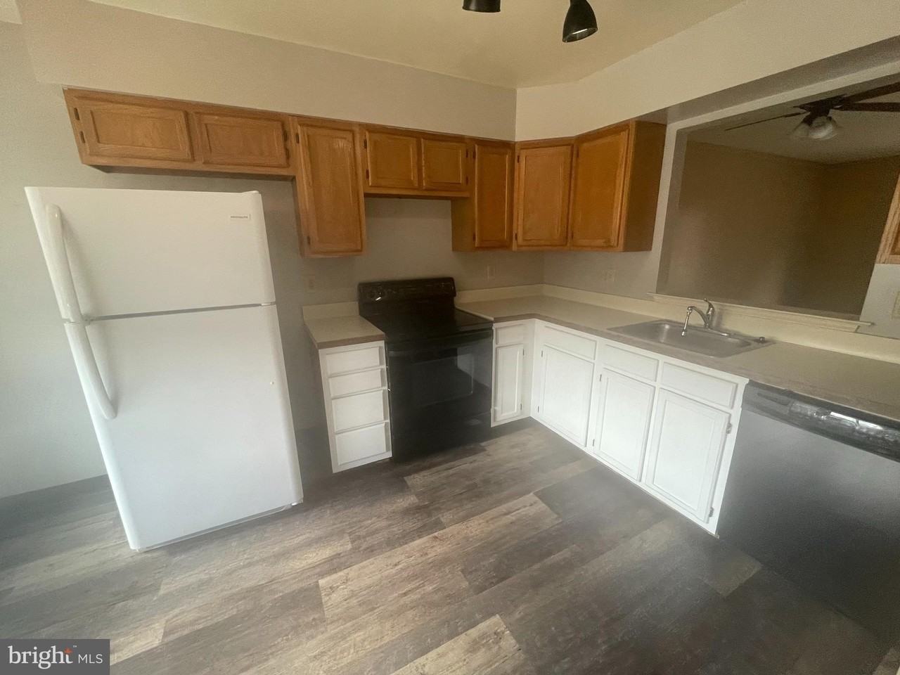 125 Delancy Pl - Photo 4 of 15