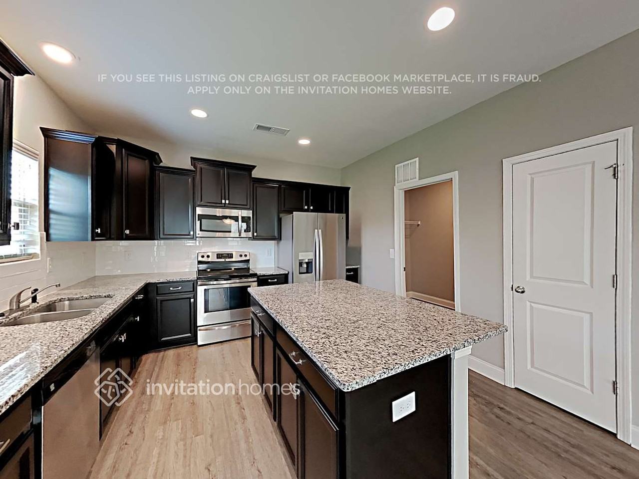 5366 Roberta Crossing Dr - Photo 7 of 20