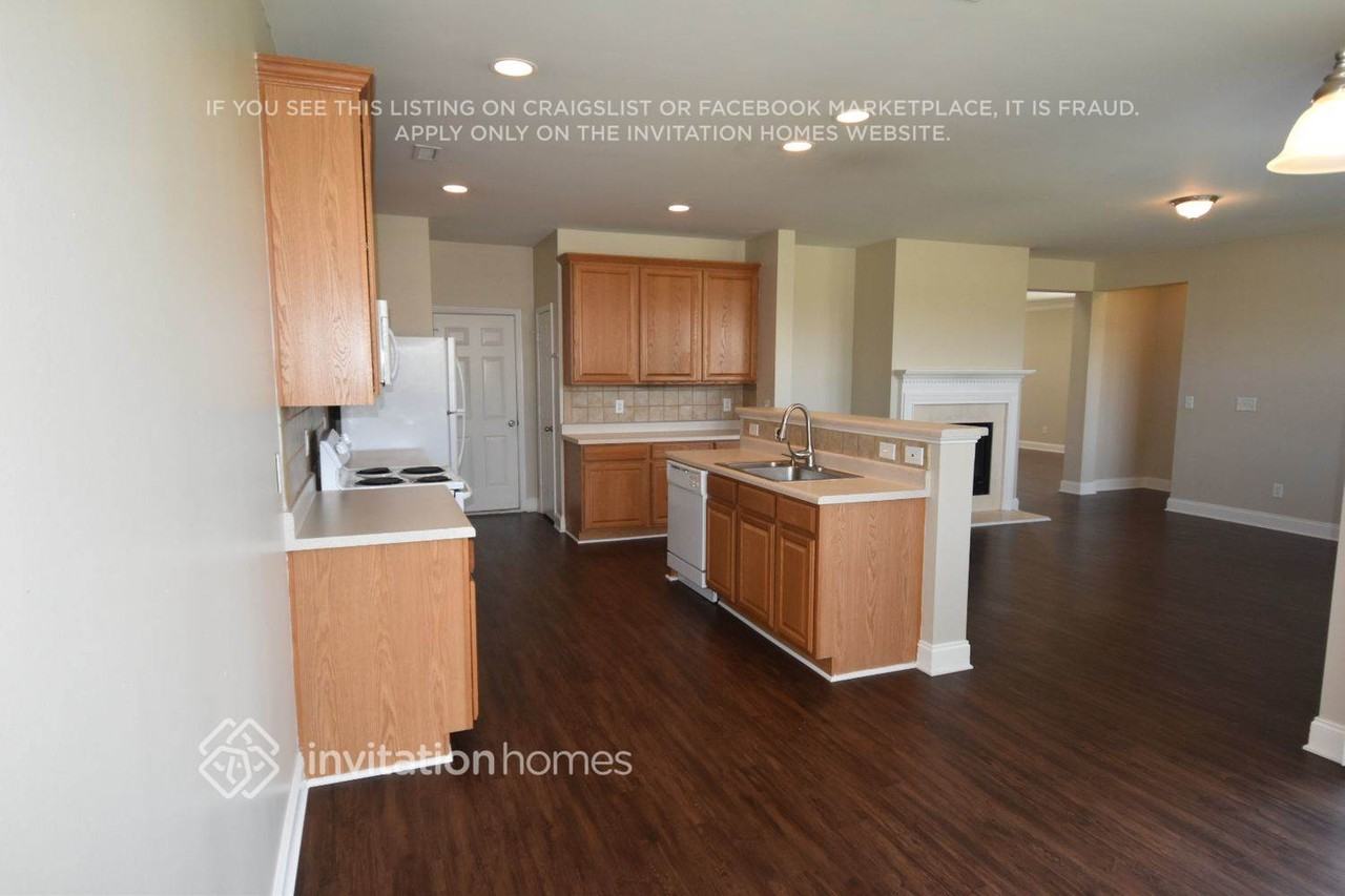 208 Edgecroft Way - Photo 5 of 16