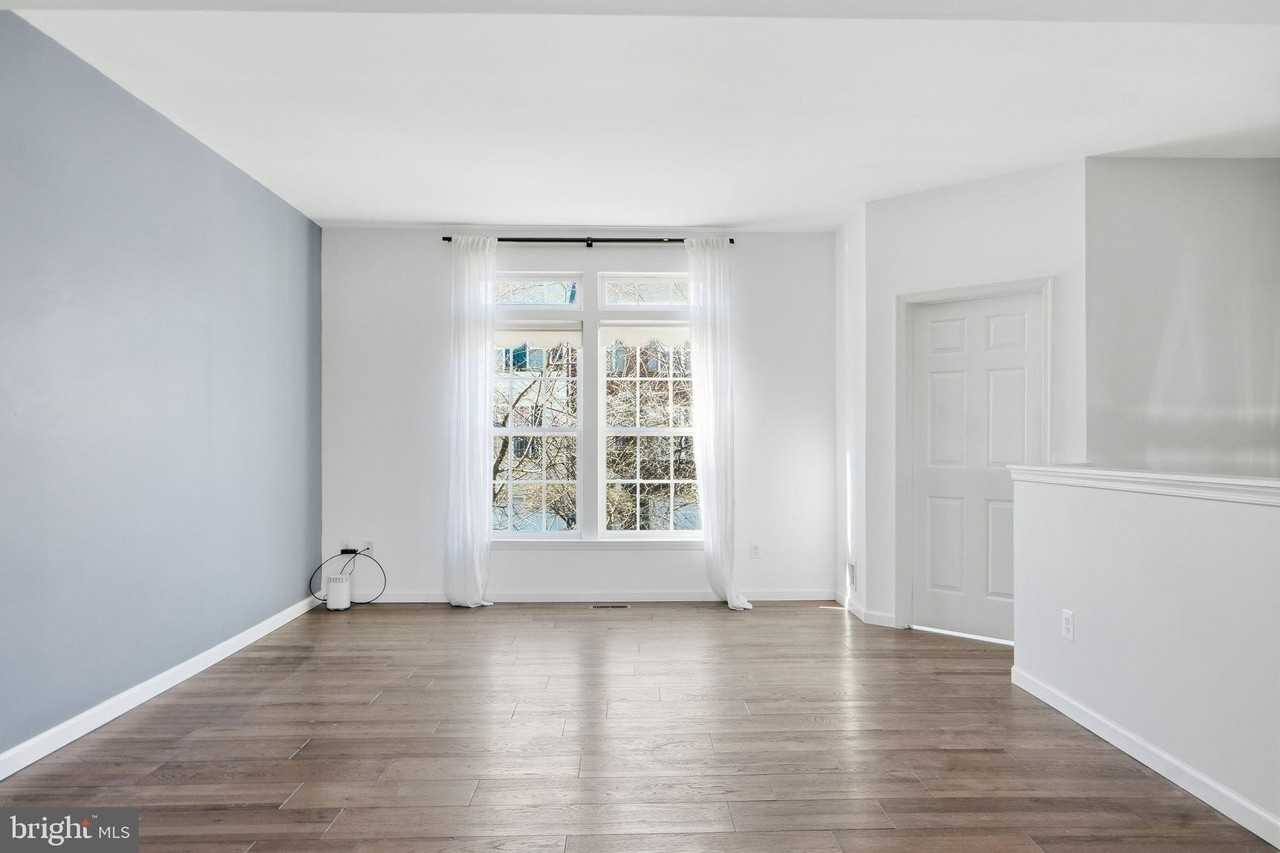 8429 Hallie Rose St - Photo 4 of 17