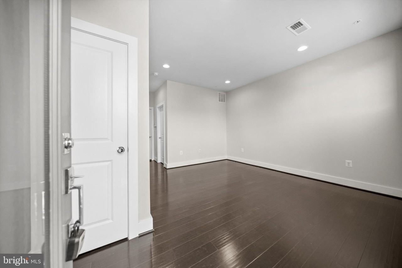 4806 Garden View Ln - Photo 2 of 36