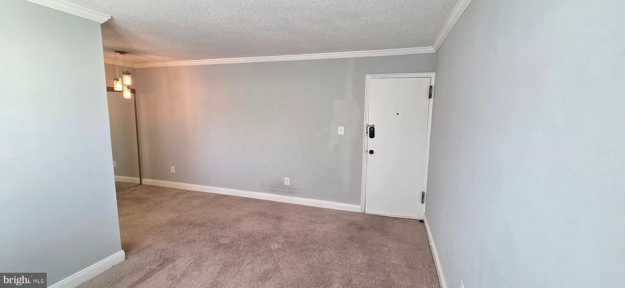 2301 Farrington Ave Apt 303 #303 - Photo 3 of 13