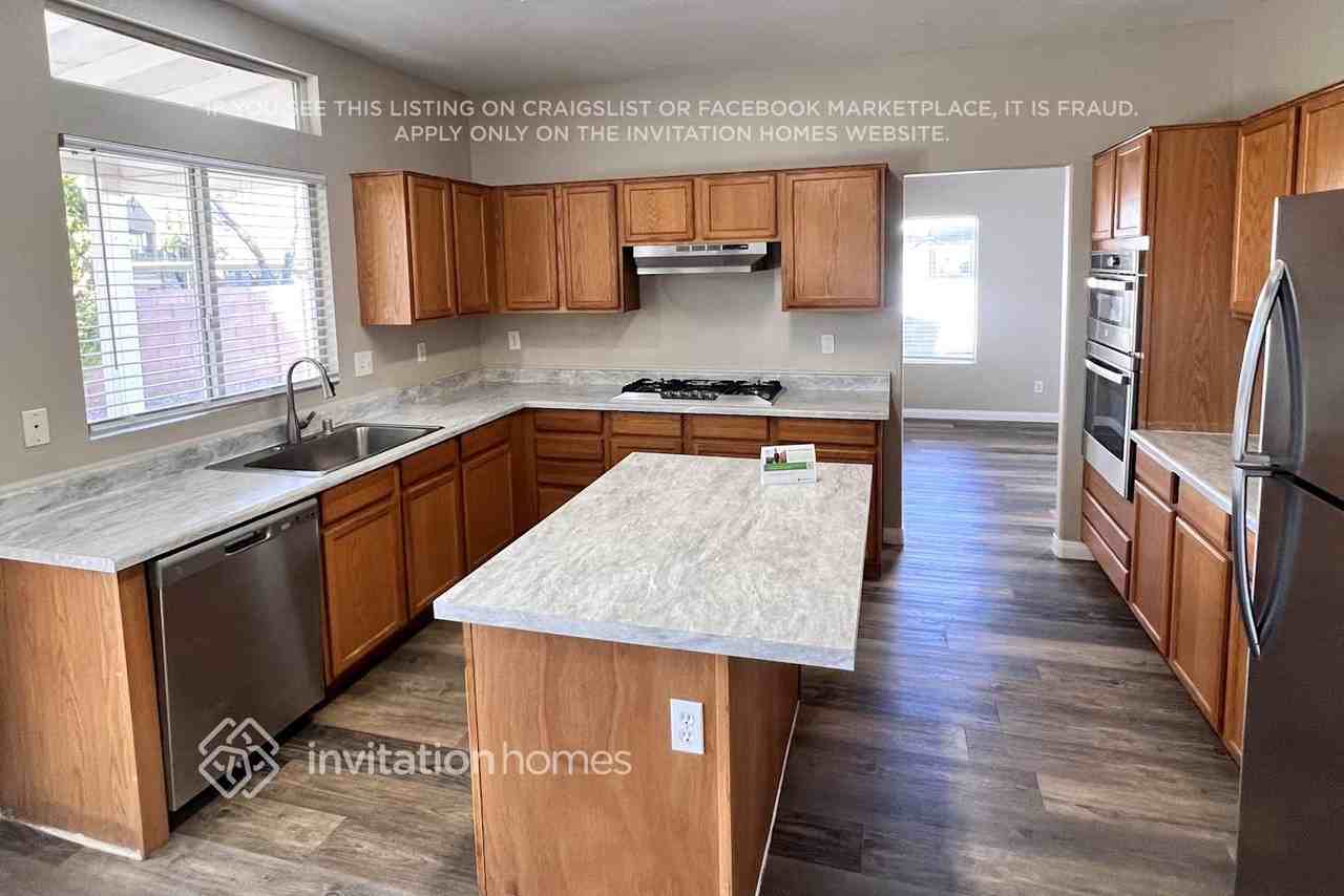 1010 Prestige Meadows Pl - Photo 5 of 15