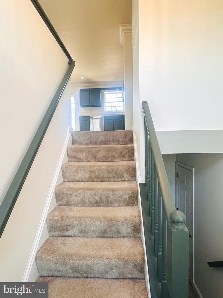 92 Embassy Ct - Photo 3 of 20